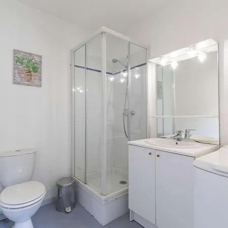 32 M² Avec Balcon, Proche Telecabine Et Commodites, Entierement Equipe, Centre - Fr-1-401-237 Lägenhet *