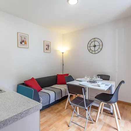 32 M² Avec Balcon, Proche Telecabine Et Commodites, Entierement Equipe, Centre - Fr-1-401-237