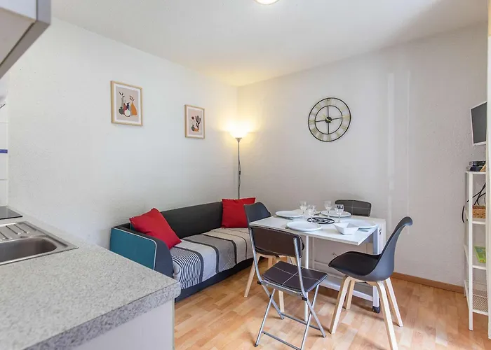 32 M² Avec Balcon, Proche Telecabine Et Commodites, Entierement Equipe, Centre - Fr-1-401-237